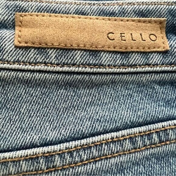 Cello Distressed Raw Hem Jeans Size 5 - Picture 5 of 11